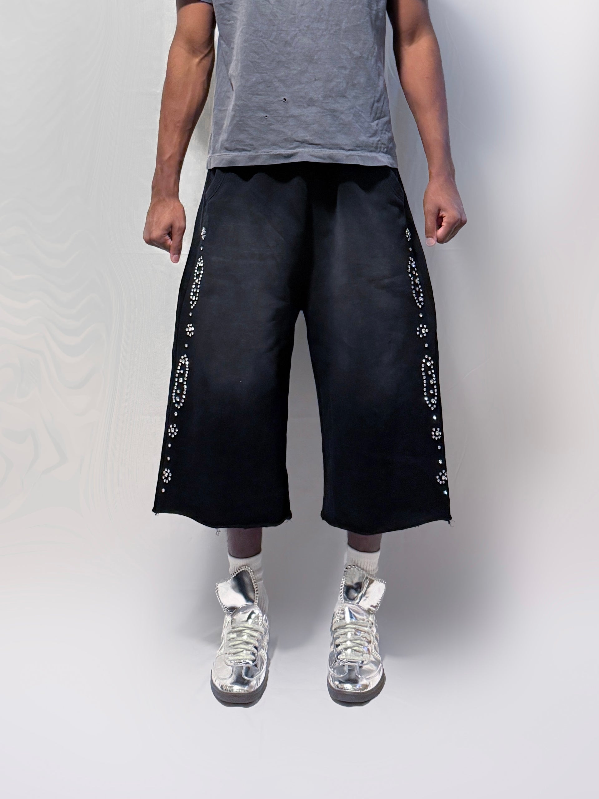 BAGGY CRYSTAL SWEATSHORTS (BLACK)