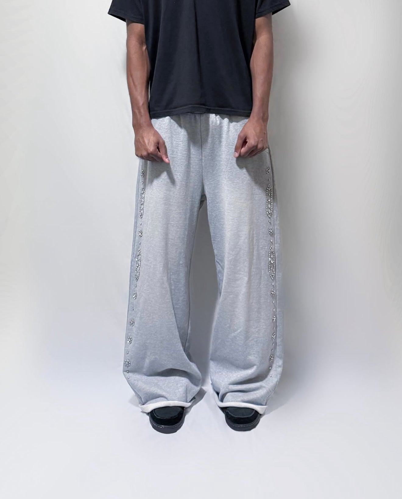 CRYSTAL SWEATPANTS (GREY)